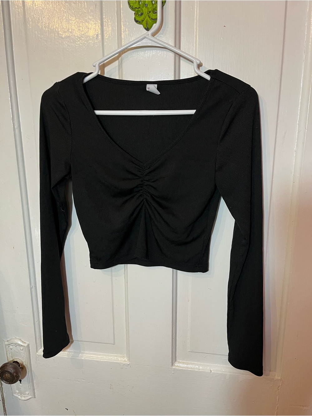 Black Ruched V-Neck Long Sleeve Crop Top